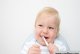 ¿A qué debe prestar atención cuando le están saliendo los dientes a su bebé?